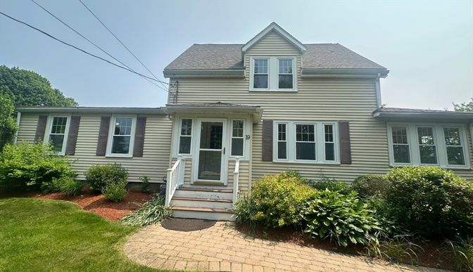 Exterior, Facade, Cape Cod