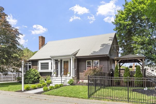 Exterior, Facade, Cape Cod