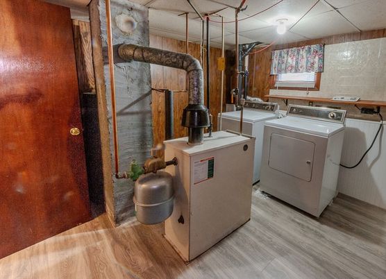 Interior, Washer, Wood Texture Flooring