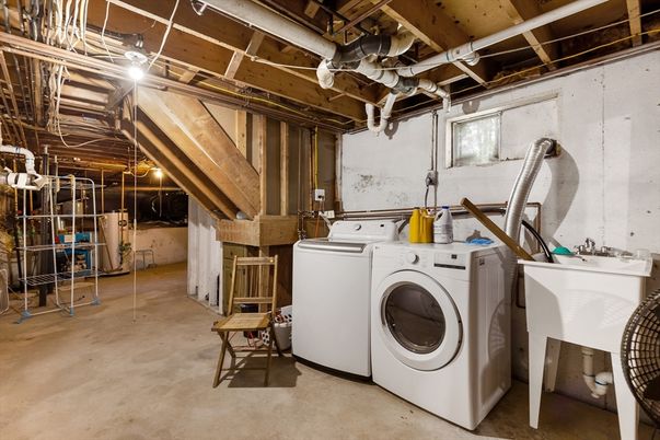Interior, Washer, Wooden Beams