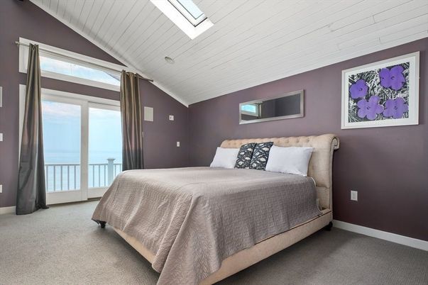 Bedroom, Interior, Water