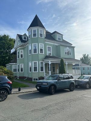 Exterior, Facade, Queen Anne Victorian