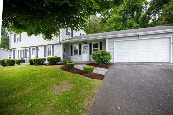 Attached, Exterior, Facade, Cape Cod