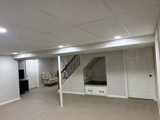 Empty room, Interior, Recessed Lighting