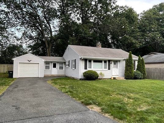 Attached, Exterior, Facade, Cape Cod