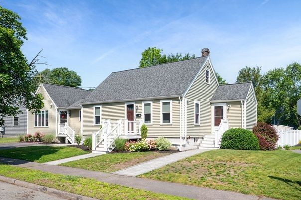 Exterior, Facade, Cape Cod