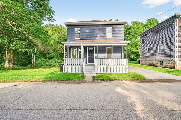 Backyard, Exterior, Facade, American Foursquare