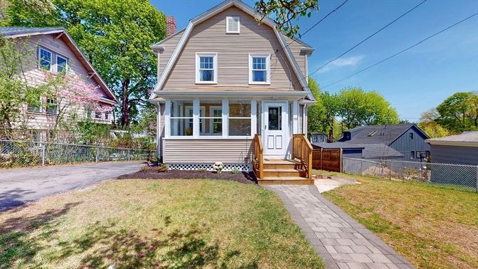 Exterior, Facade, Queen Anne Victorian