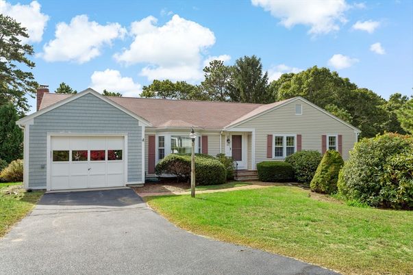Attached, Exterior, Facade, Ranch
