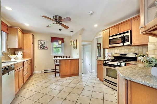 Interior, Kitchen, Pendant Lights, Recessed Lighting, Stainless Steel Appliances