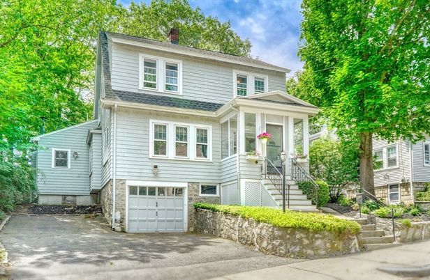 Attached, Exterior, Facade, American Foursquare