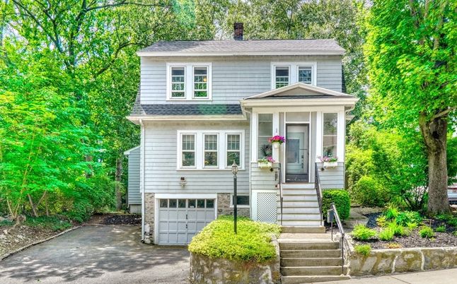 Attached, Exterior, Facade, American Foursquare