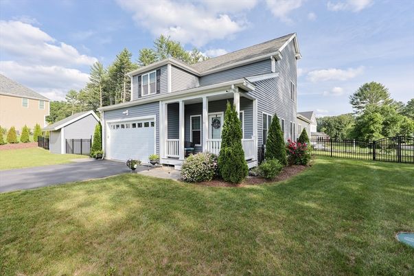 Attached, Exterior, Facade, Cape Cod
