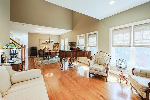 Chandelier, Dining room, Interior, Piano, Recessed Lighting, Wood Texture Flooring