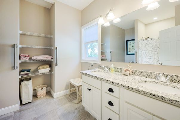 Bathroom, Dual Sink Vanities, Interior, Recessed Lighting