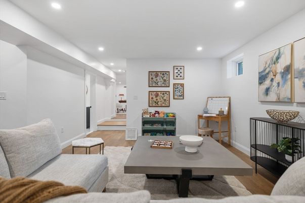 Interior, Living room, Recessed Lighting, Wood Texture Flooring