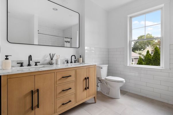 Bathroom, Dual Sink Vanities, Interior