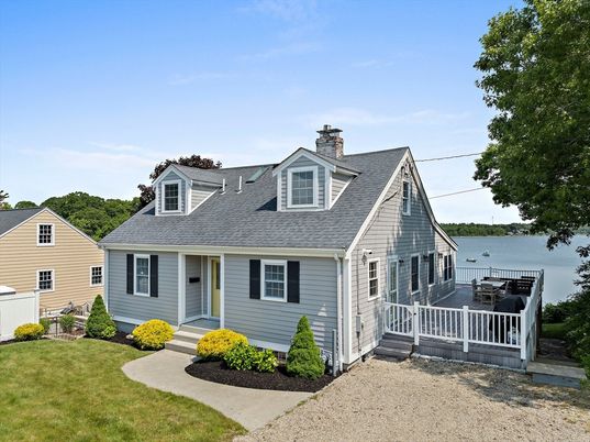 Exterior, Facade, Water, Cape Cod