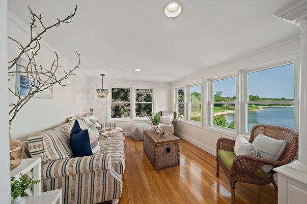 Interior, Living room, Recessed Lighting, Water, Wood Texture Flooring