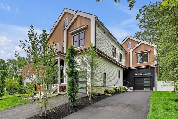 Attached, Exterior, Facade, Farmhouse