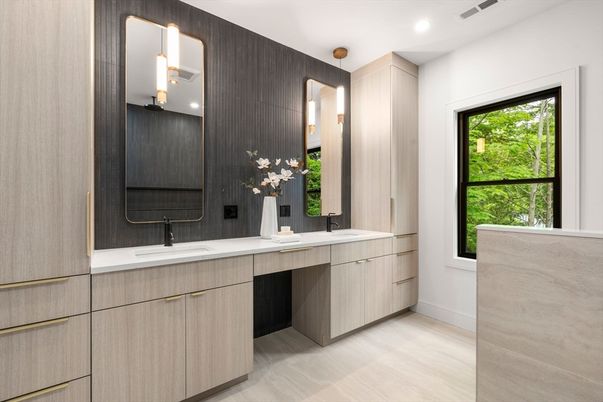 Bathroom, Dual Sink Vanities, Interior, Recessed Lighting