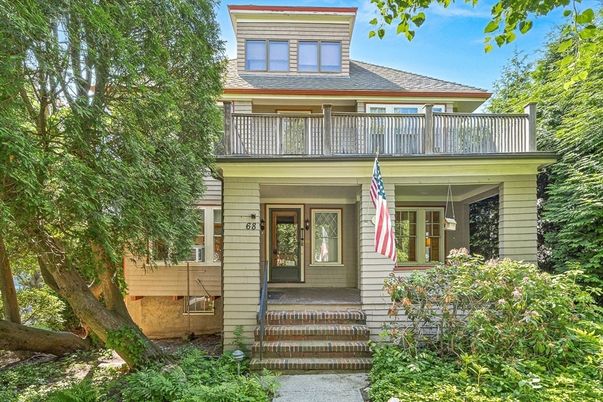 Exterior, Facade, American Foursquare
