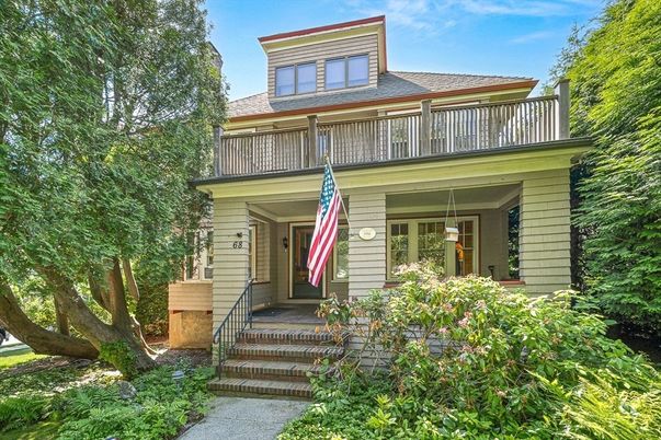 Exterior, Facade, American Foursquare