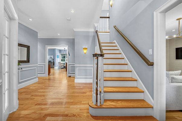 Interior, Recessed Lighting, Wood Texture Flooring