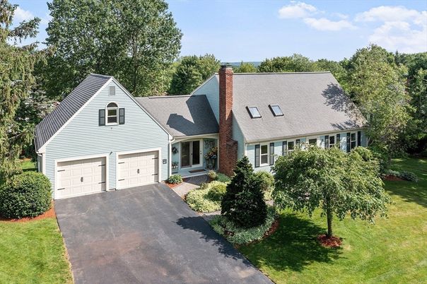 Attached, Exterior, Facade, Cape Cod