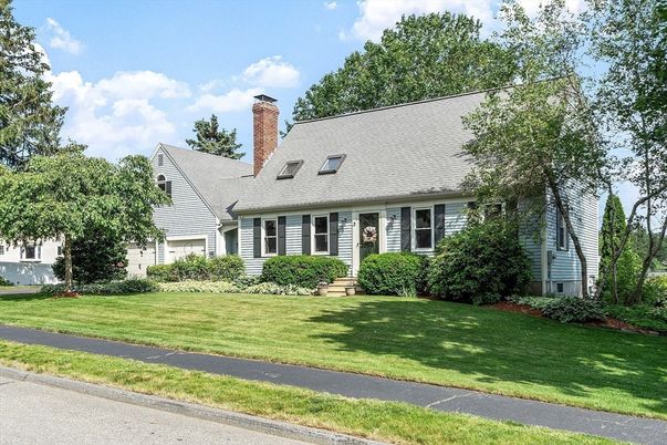 Attached, Exterior, Facade, Cape Cod