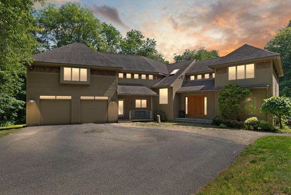 Attached, Exterior, Facade, Split Level
