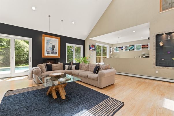Interior, Living room, Pendant Lights, Recessed Lighting, Wood Texture Flooring