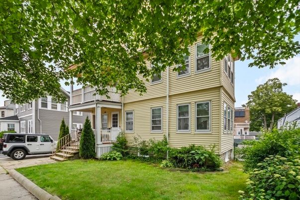 Exterior, Facade, Cape Cod