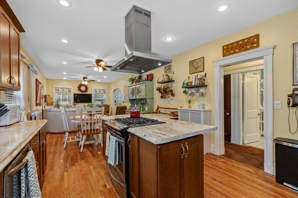 Dining room, Interior, Kitchen, Recessed Lighting, Wood Texture Flooring