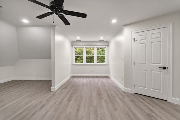Empty room, Interior, Recessed Lighting, Wood Texture Flooring