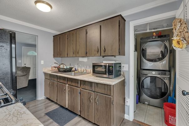 Interior, Kitchen, Utility Closets, Washer, Wood Texture Flooring