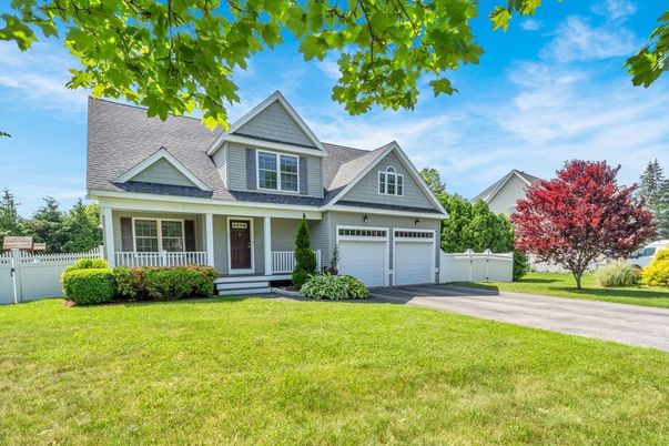 Attached, Exterior, Facade, Cape Cod