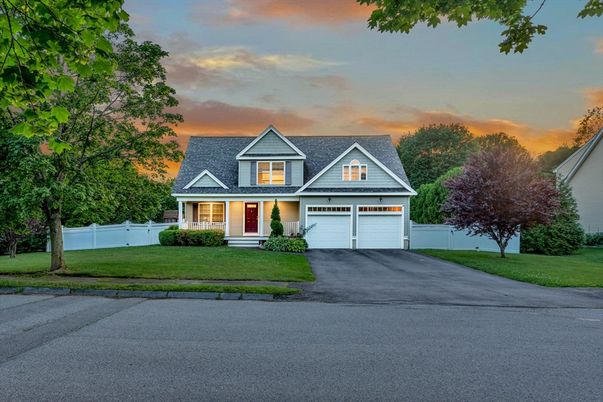 Attached, Exterior, Facade, Cape Cod