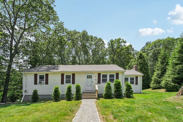 Exterior, Facade, Cape Cod