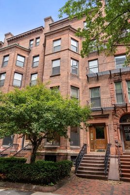 Exterior, Facade, Brick Facade, Rowhouse