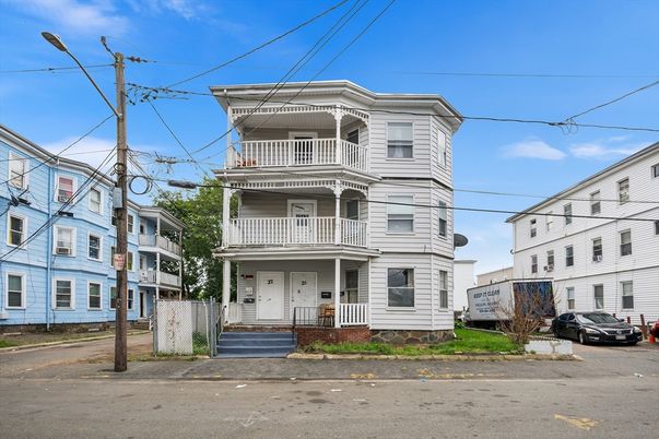 Exterior, Facade, Queen Anne Victorian