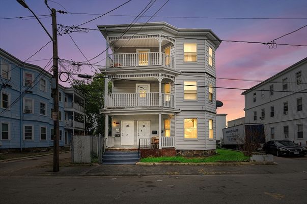 Exterior, Facade, Queen Anne Victorian
