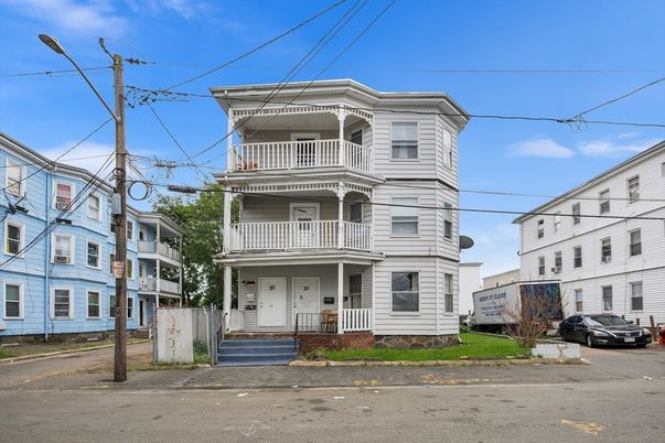 Exterior, Facade, Queen Anne Victorian