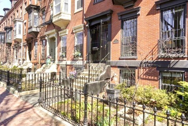 Exterior, Facade, Brick Facade, Rowhouse