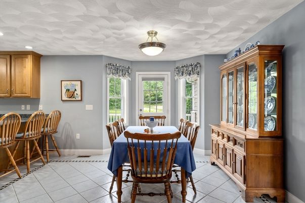 Dining room, Interior, Recessed Lighting