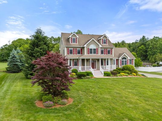 Backyard, Exterior, Facade, Queen Anne Victorian