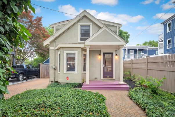 Exterior, Facade, Queen Anne Victorian