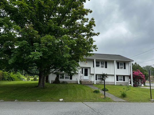 Backyard, Exterior, Facade, Raised Ranch