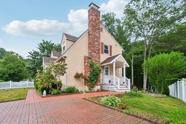 Backyard, Exterior, Facade, Queen Anne Victorian