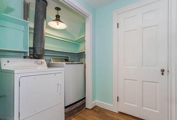 Interior, Washer, Wood Texture Flooring